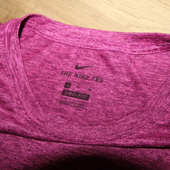 NEW! Nike SIZE XL The Nike Tee Fuchsia Marled Dri Fit Tee T-Shirt Top - Picture 3 of 3